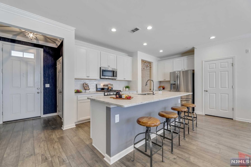 Sold $610,444 • Co-Listing Agent