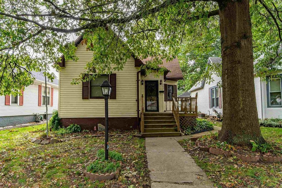 905 Decatur St, Lincoln, IL 62656 - photo 1