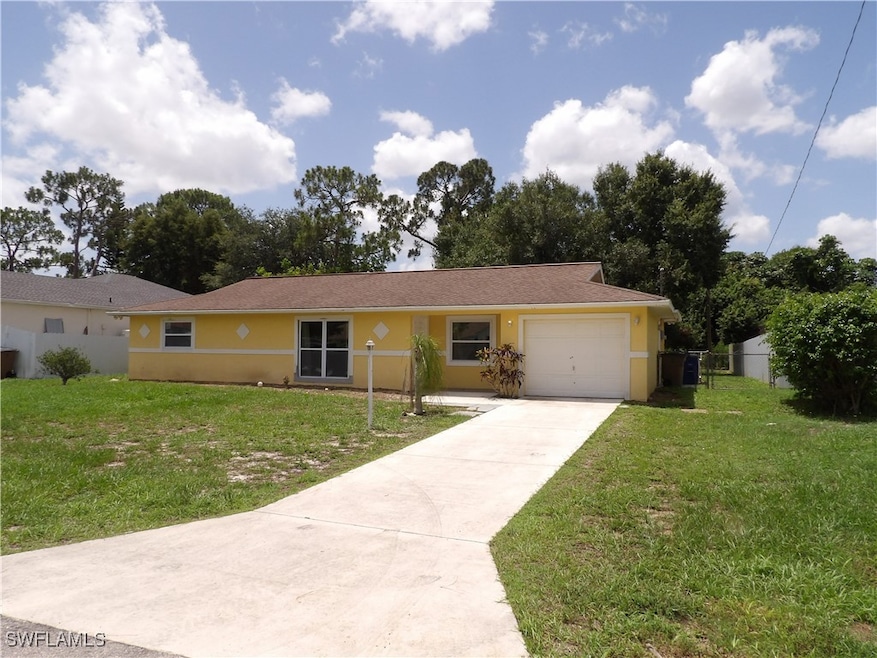 1 car garage with concrete driveway, stucco siding