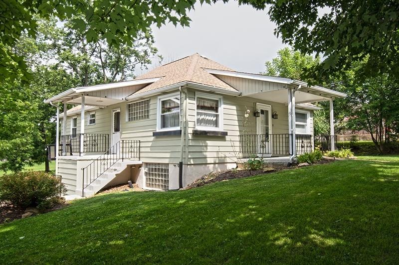Perfect ranch home in move-in condition!