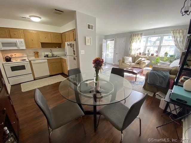 14 1/2 Fairview Ave unit B10, Norwalk, CT 06850 - photo 1