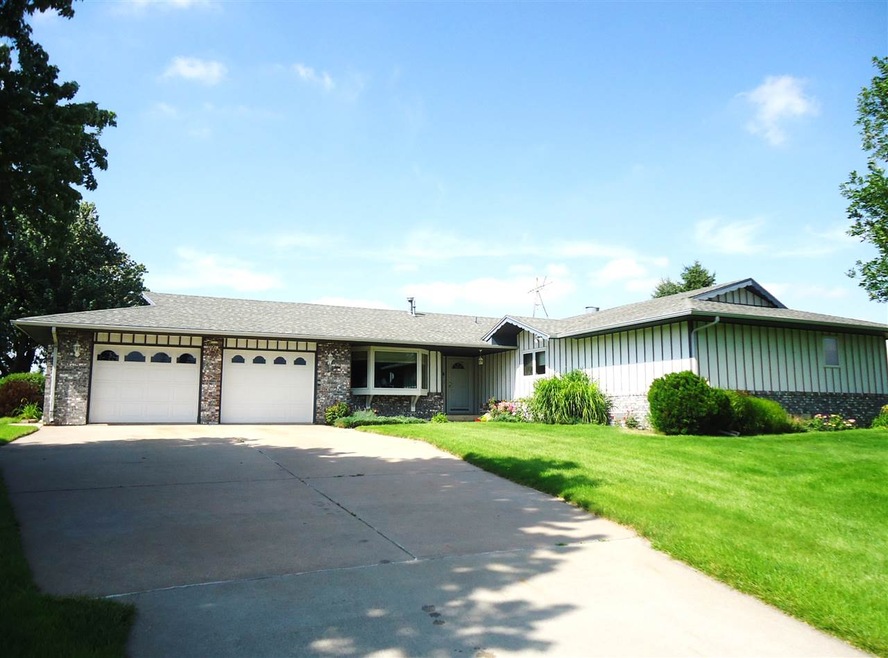 1521 E Skyline Dr, North Platte, NE 69101 - photo 1