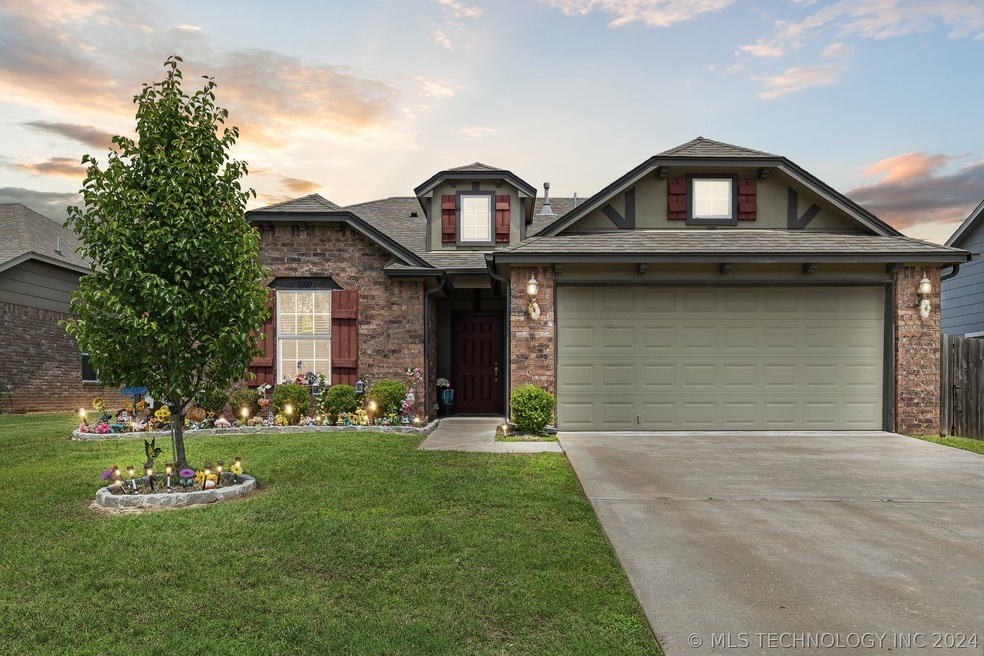 3200 W Fredericksburg St, Broken Arrow, OK 74011 - photo 1