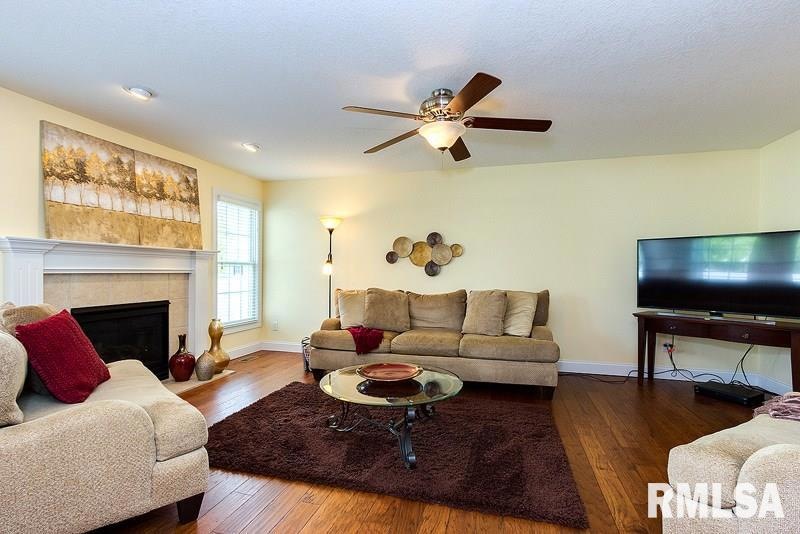 1616 W 67th St, Davenport, IA 52806 - photo 1