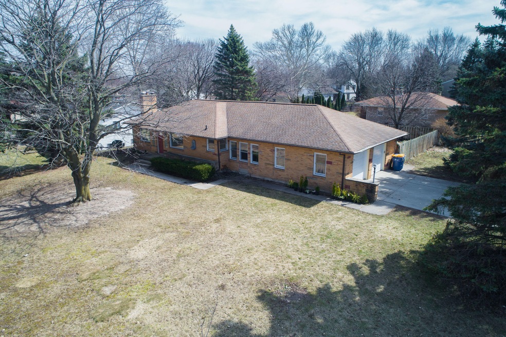 3026 burton se, grand rapids, MI 49546-1