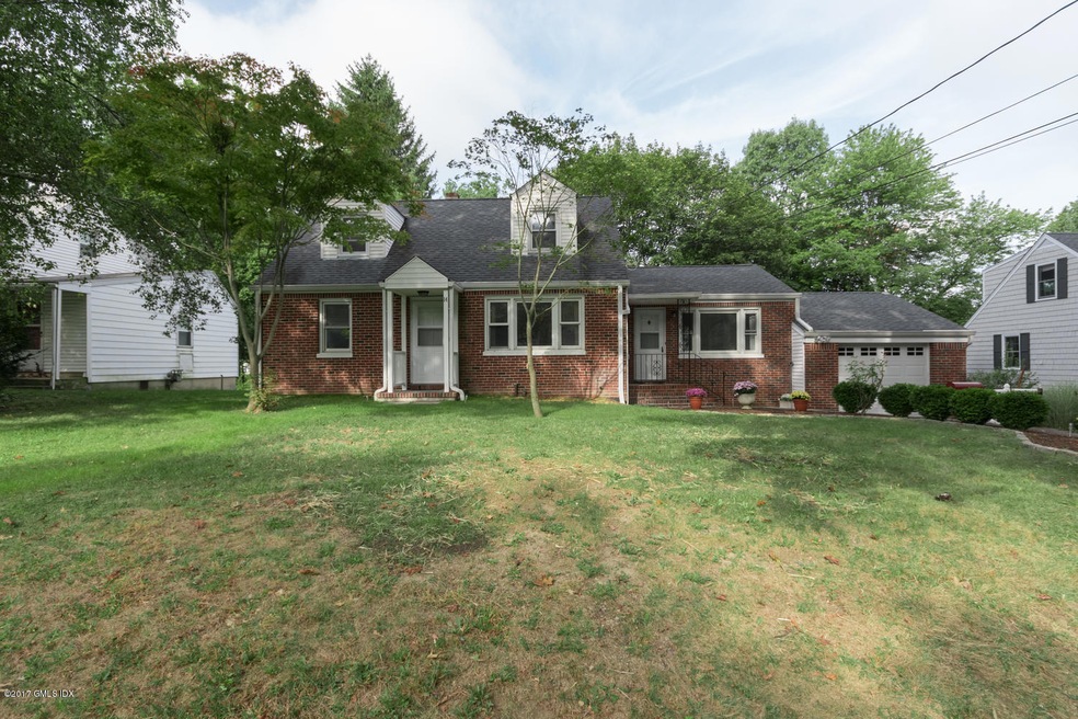 14 Hoover Rd Riverside CT-large-001-31-E