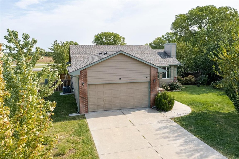 732 S Longbranch Dr, Maize, KS 67101 - photo 1
