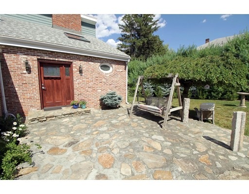 566 Beech St, Roslindale, MA 02131 - photo 1