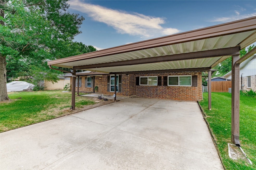 7924 Donegal Ln, North Richland Hills, TX 76180 - photo 1