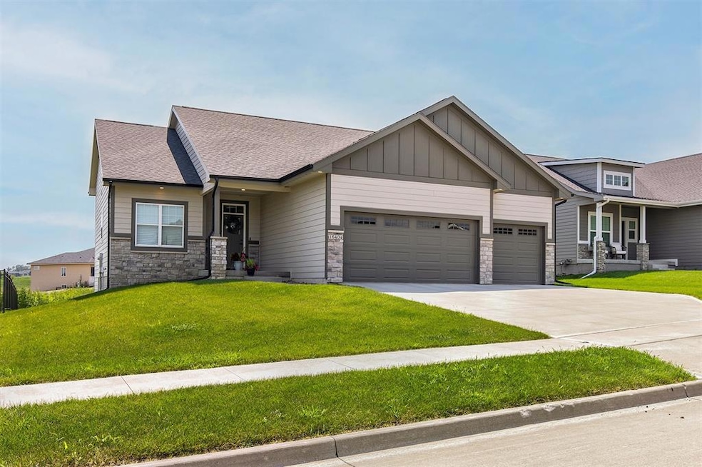 16404 Northpark Dr, Urbandale, IA 50323 - photo 1