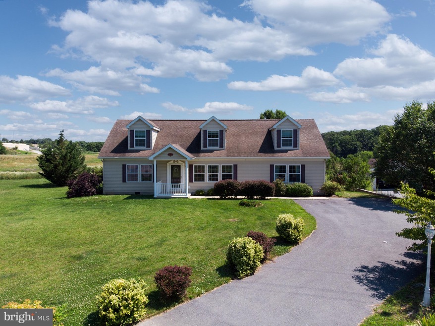 1556 Mark Dr, Chambersburg, PA 17201 - photo 1