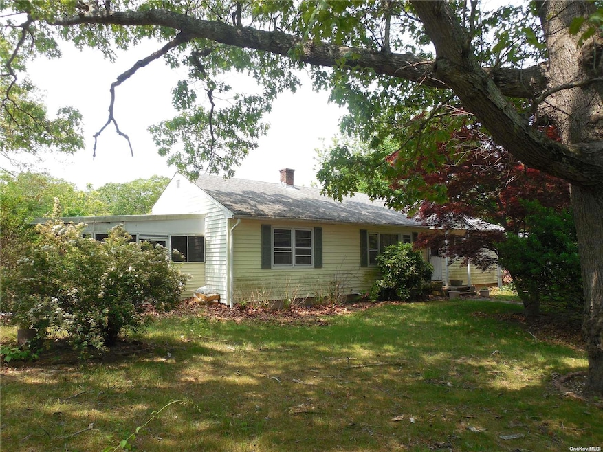 375 Factory Ave, Mattituck, NY 11952 - photo 1