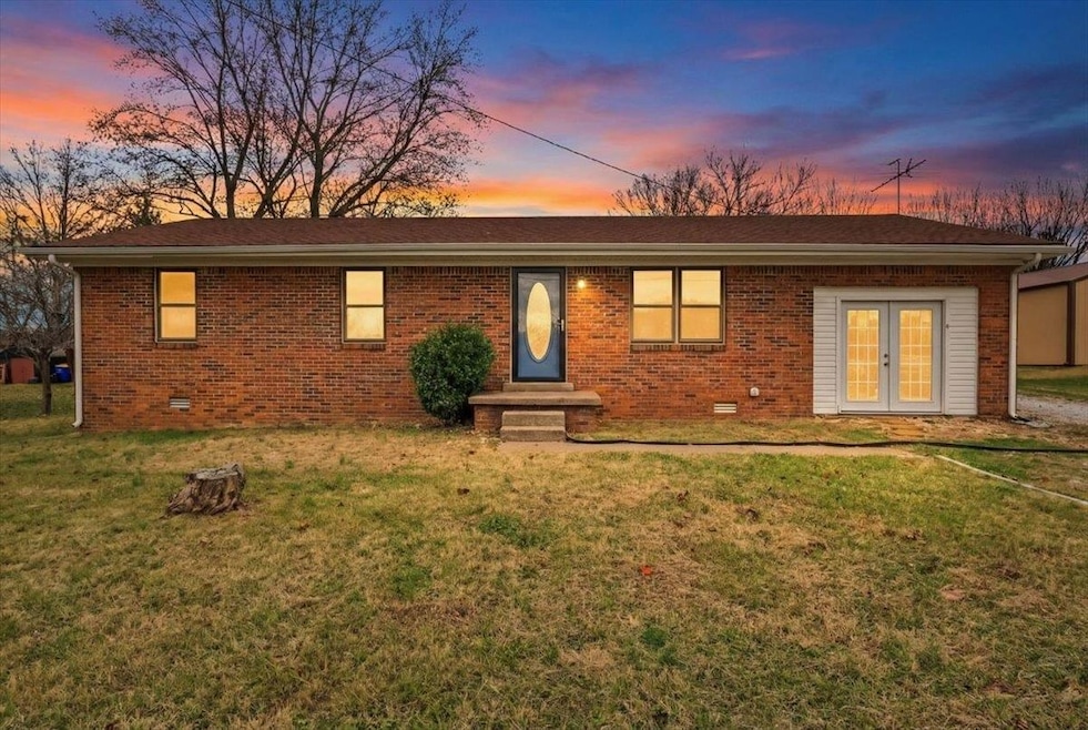 402 Yokley Dr, Franklin, KY 42134 - photo 1