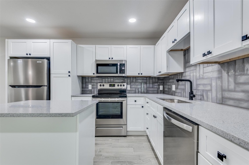 526 Cimarron Trace, Grand Prairie, TX 75051 - photo 1