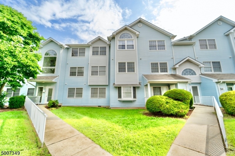 636 Edpas Rd, New Brunswick, NJ 08901 - photo 1