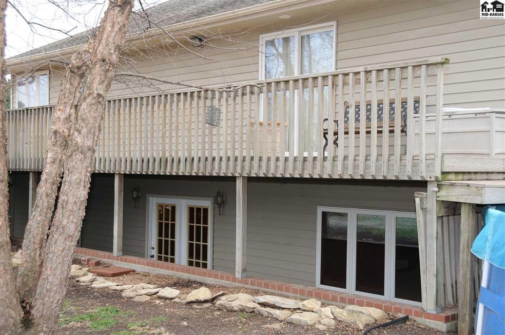 1805 S Maxwell St, McPherson, KS 67460 - photo 1