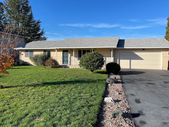 1940 Colorado Ln, Grants Pass, OR 97527 - photo 1