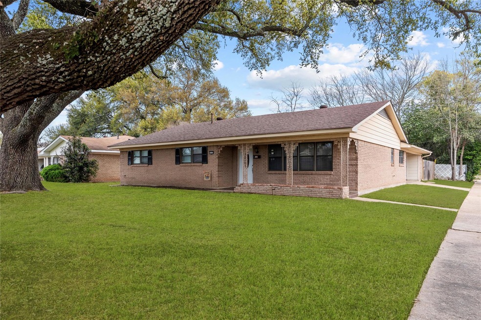 Wonderful corner lot