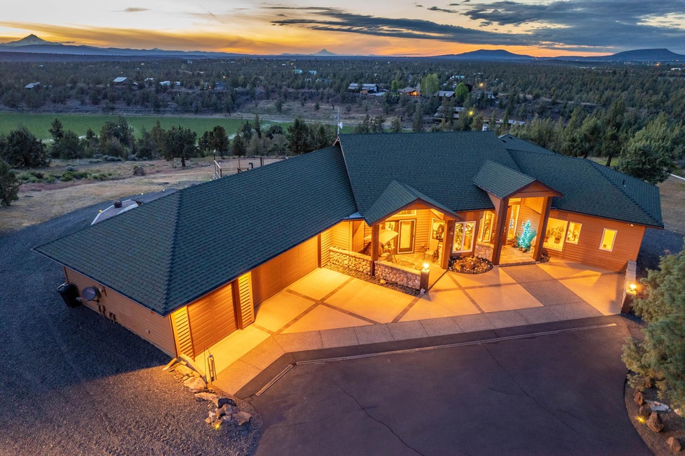 1 Ross - Aerial_0411 - Frt of home with