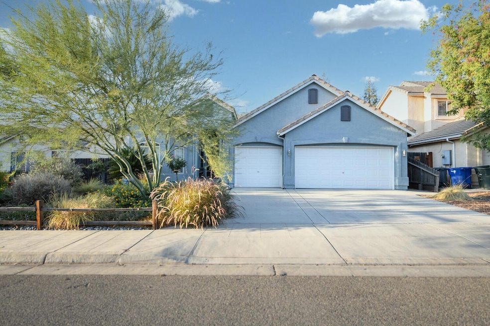 For Sale $580,000 • Co-Listing Agent