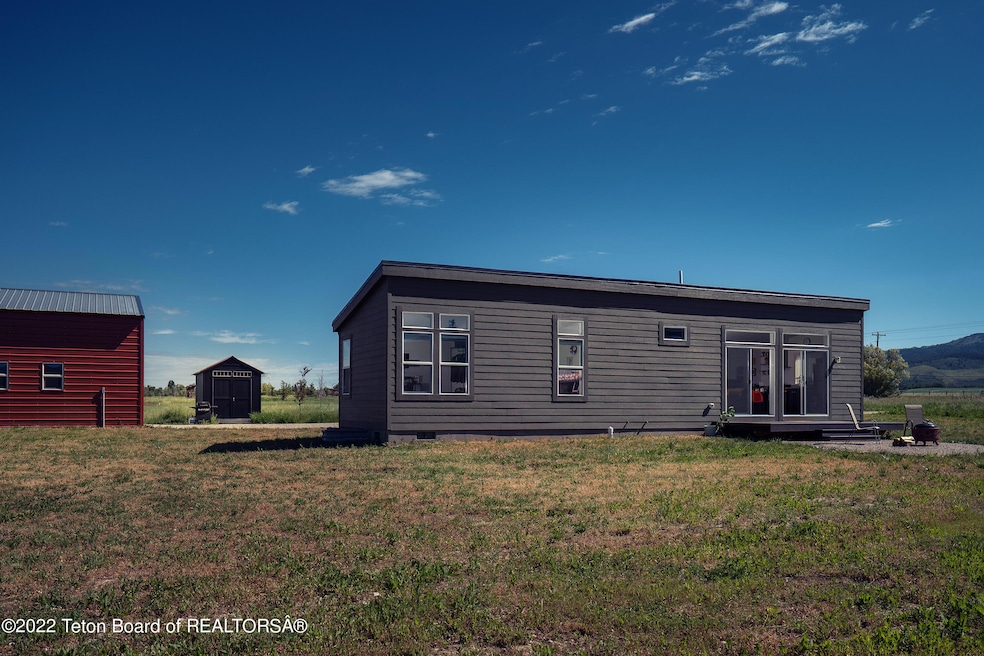 02 exterior compound