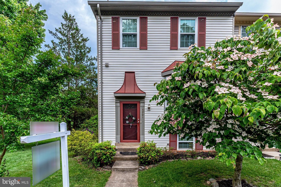 5701 Mason Bluff Dr, Burke, VA 22015 - photo 1