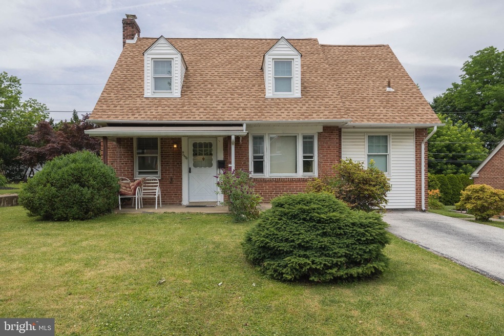 2323 N Gilinger Rd, Lafayette Hill, PA 19444 - photo 1