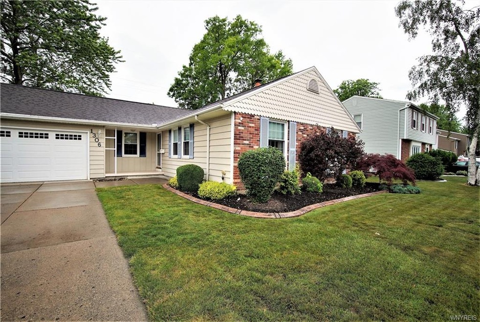 1306 Cambridge Ave, North Tonawanda, NY 14120 - photo 1