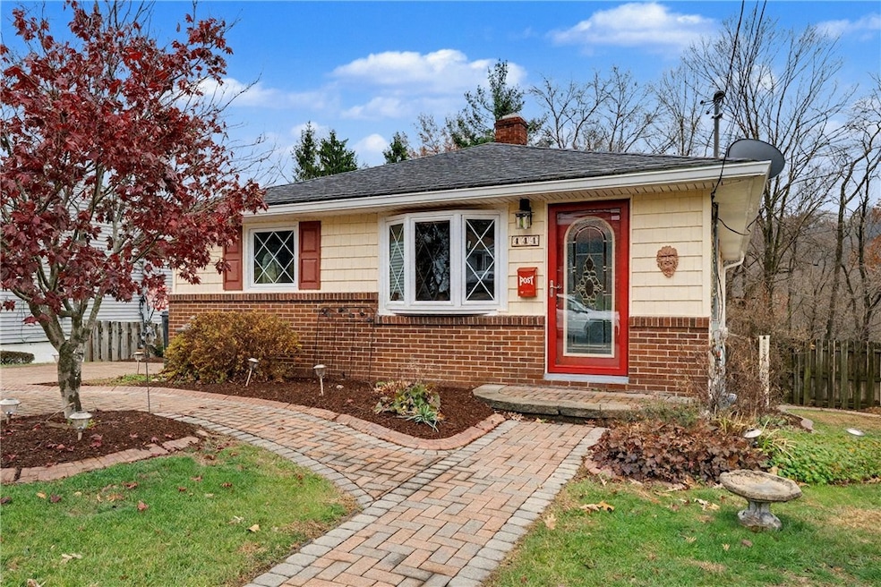 444 Violet Dr, New Kensington, PA 15068 - photo 1