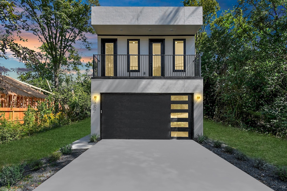 8402 Sunnyhill St, Houston, TX 77088 - photo 1