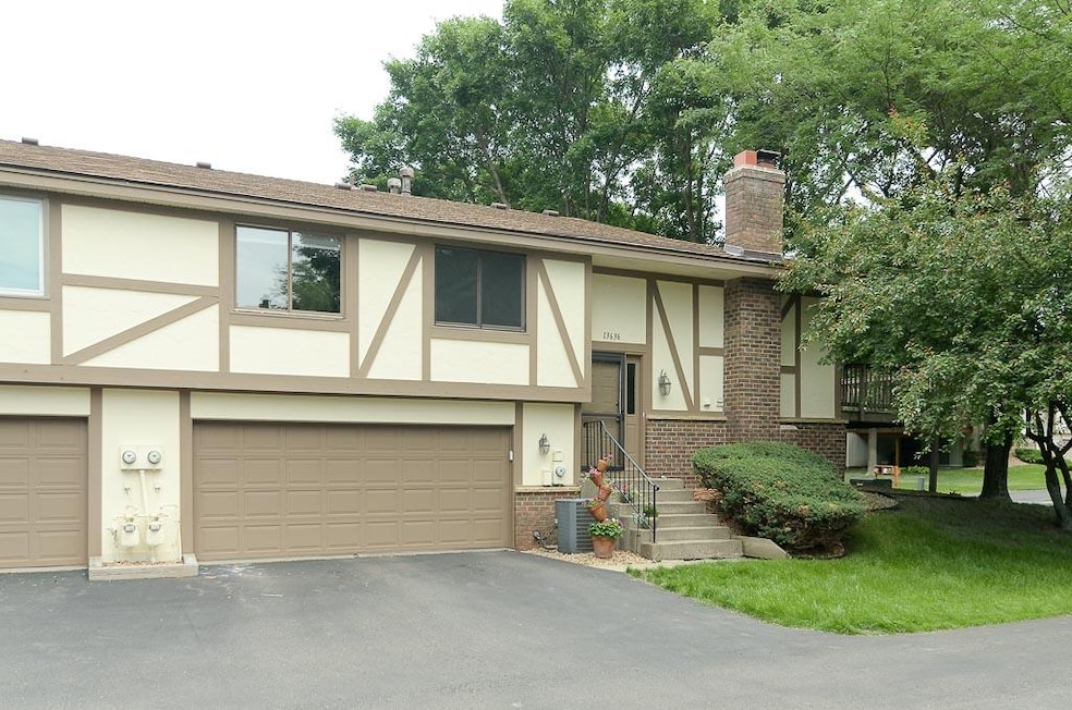 Classic Maple Grove Quad with great access to trai