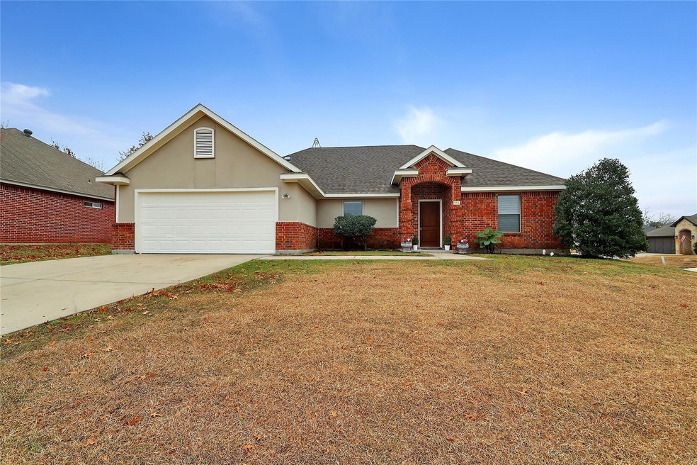 102 Water Oak Ln, Weatherford, TX 76086 - photo 1