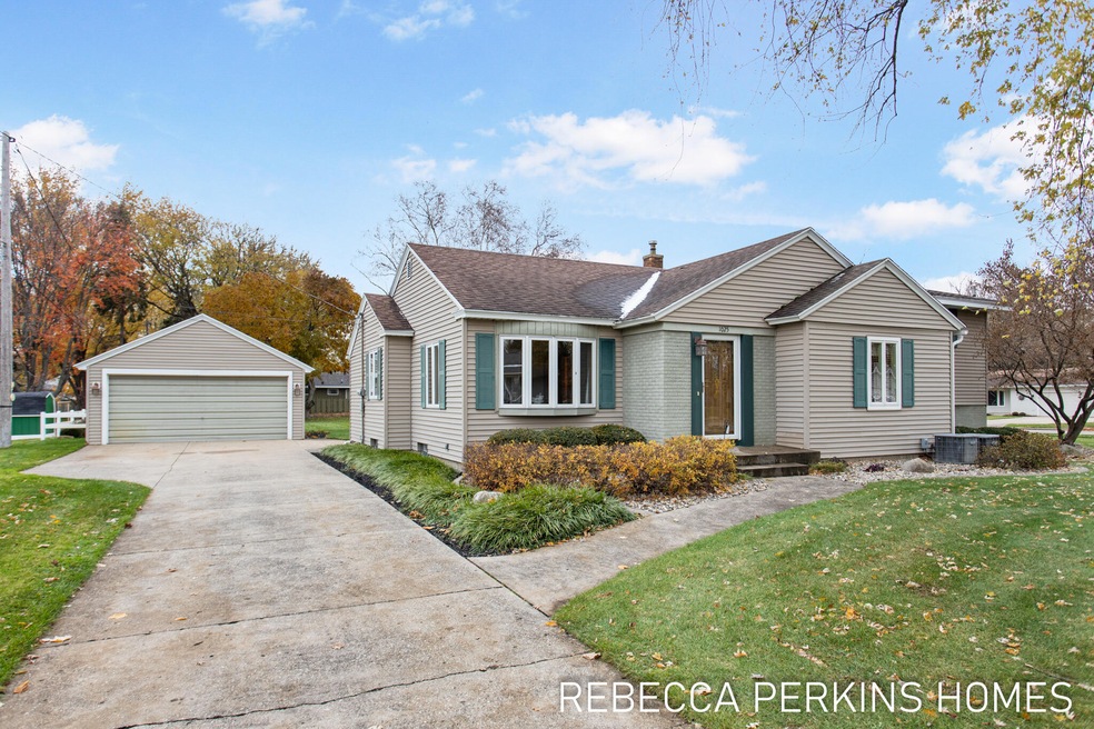 1025 E 8th St, Holland-1