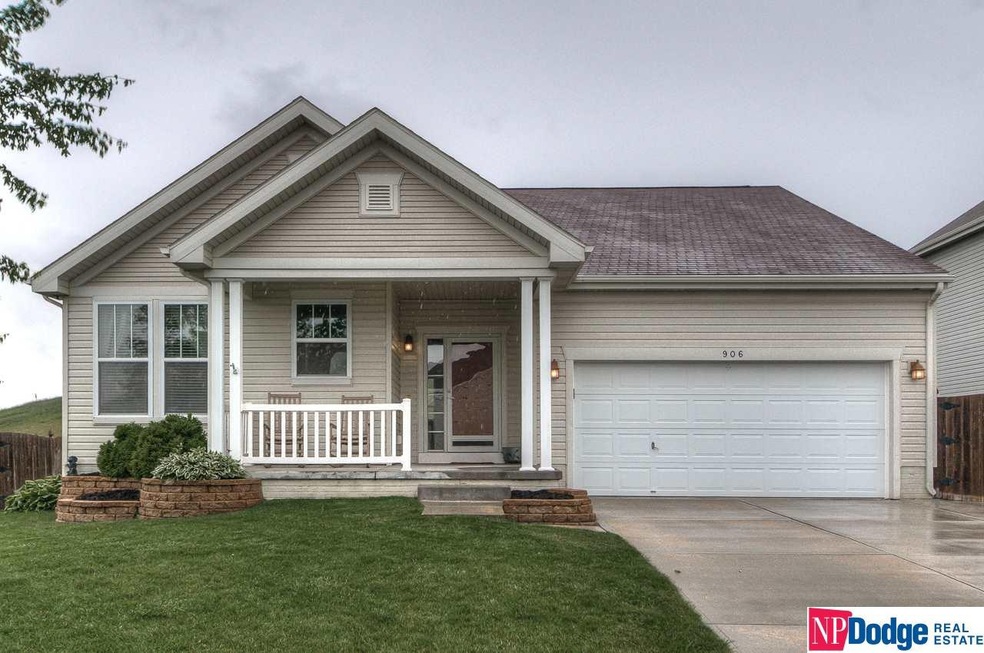 906 Summit Ridge Dr, Papillion, NE 68046 - photo 1