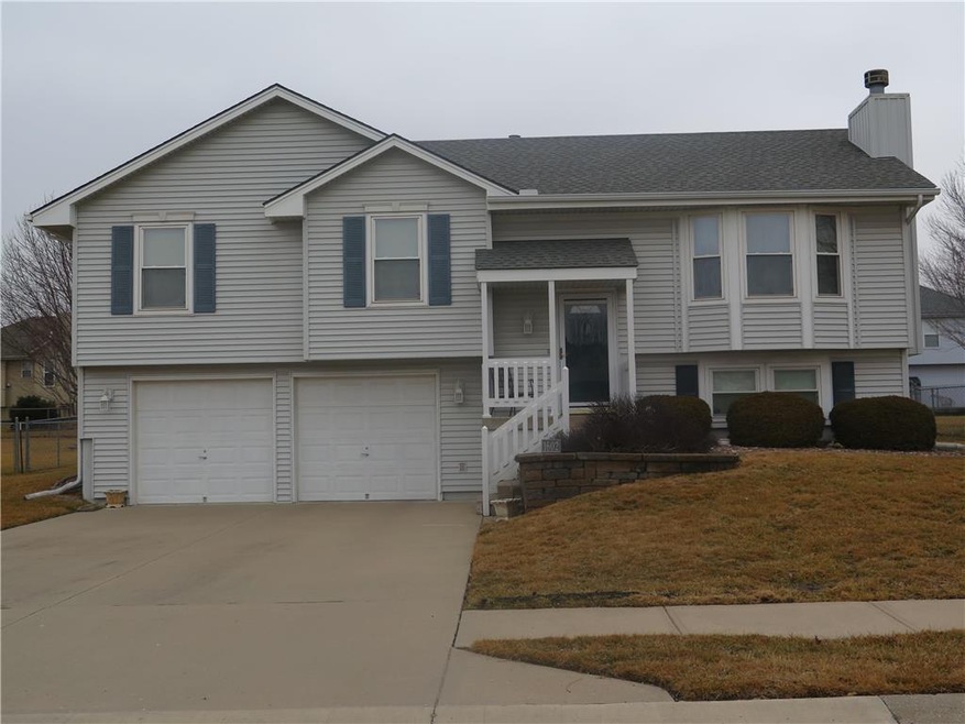 1602 Cove Drive, Raymore, MO 64083 - 3 Bdrm / 2.5 