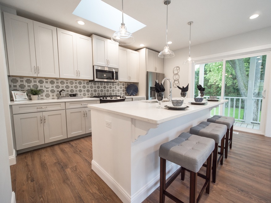 834 N Summit St, Wheaton, IL 60187 - photo 1