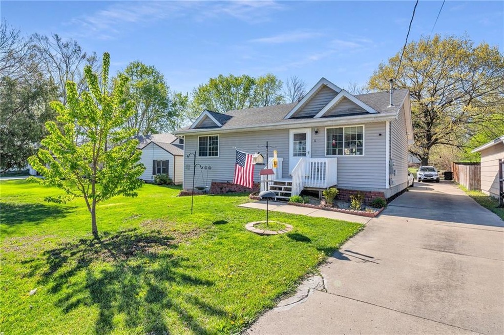 11 E Diehl Ave, Des Moines, IA 50315 - photo 1