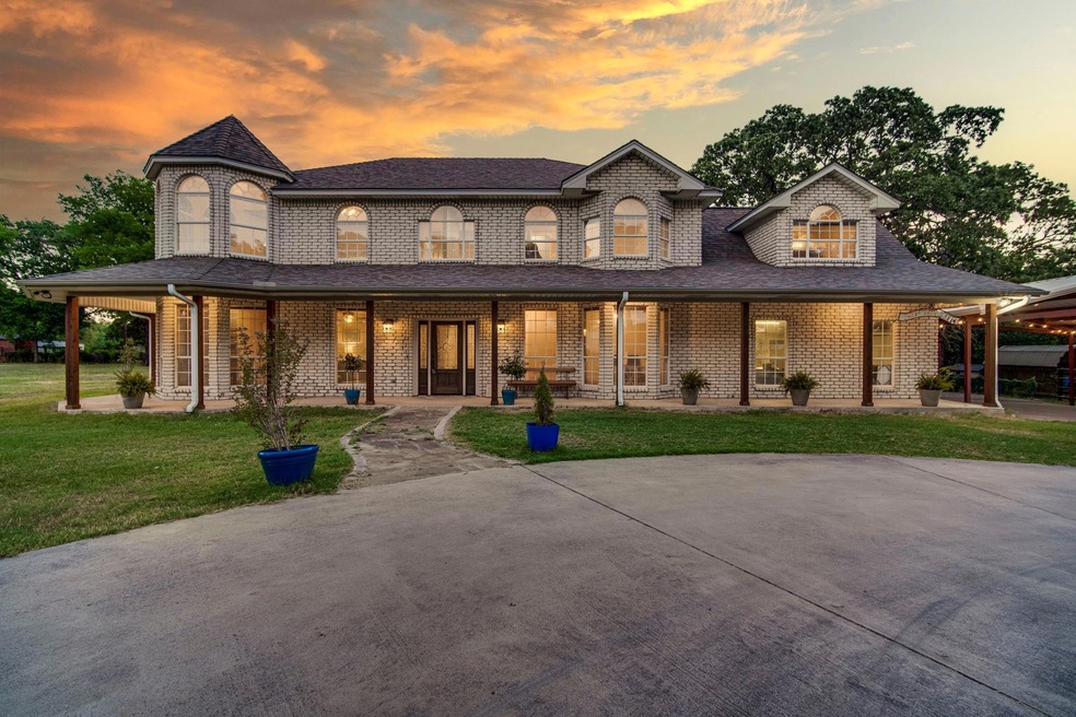 901 Finney Dr, Weatherford, TX 76085 - photo 1