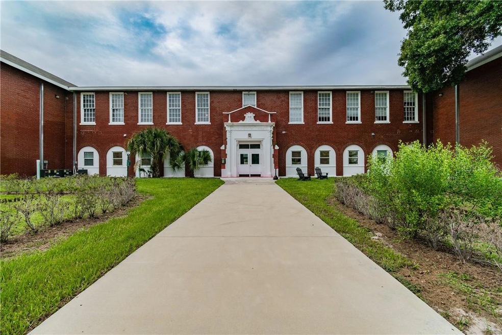 1090 10th St N unit 6, Saint Petersburg, FL 33705 - photo 1