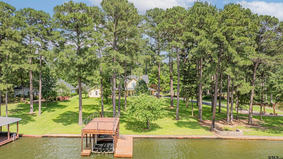 For Sale $978,000