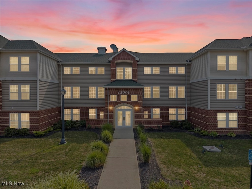 Chandlers Lane Condominiums unit 224, Olmsted Falls, OH 44138 - photo 1