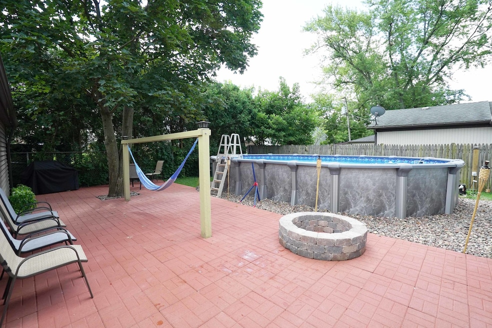 106 Pecos Cir, Carpentersville, IL 60110 - photo 1