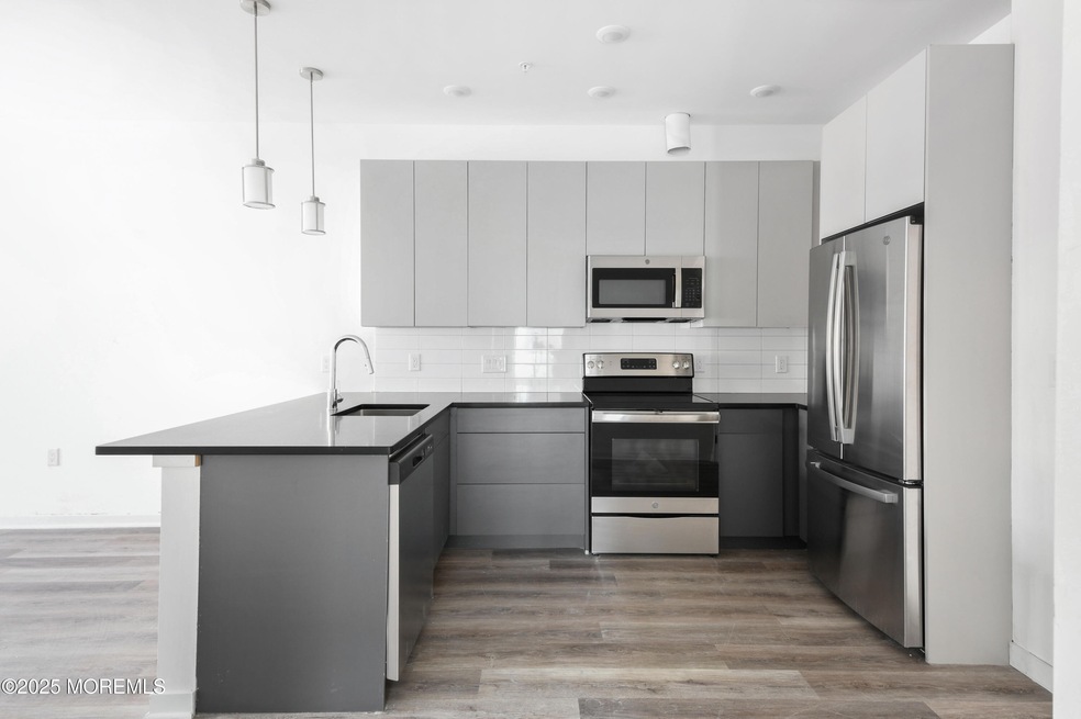 829 Garfield Ave unit 414, Jersey City, NJ 07305 - photo 1