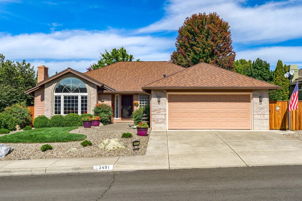 2491 Greenfield Ct, Medford, OR 97504 - photo 1