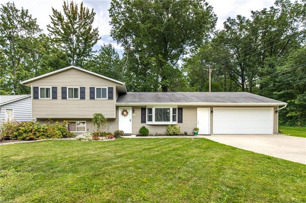 883 W Shore Blvd, Sheffield Lake, OH 44054 - photo 1