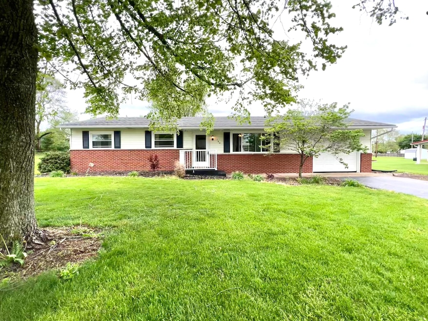 160 Hillcrest Dr, Circleville, OH 43113 - photo 1