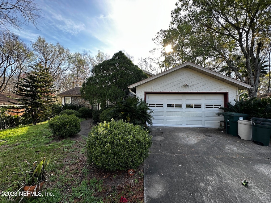 479 Holiday Hill Cir E, Jacksonville, FL 32216 - photo 1