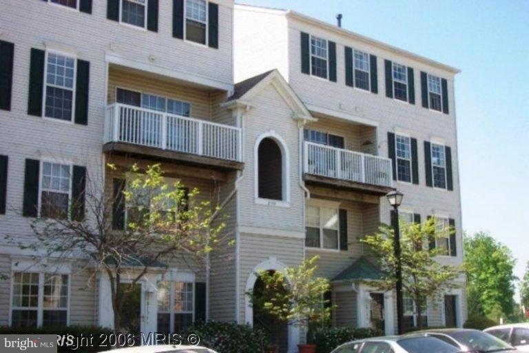 8195 Halley Ct unit 301, Lorton, VA 22079 - photo 1