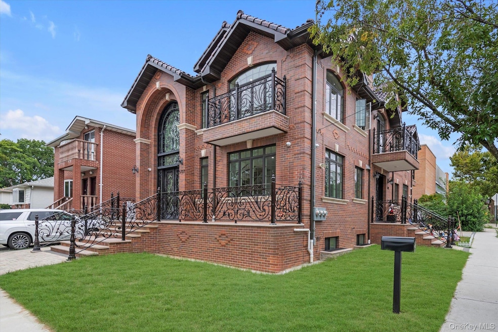 Pending $2,798,888 • Co-Listing Agent