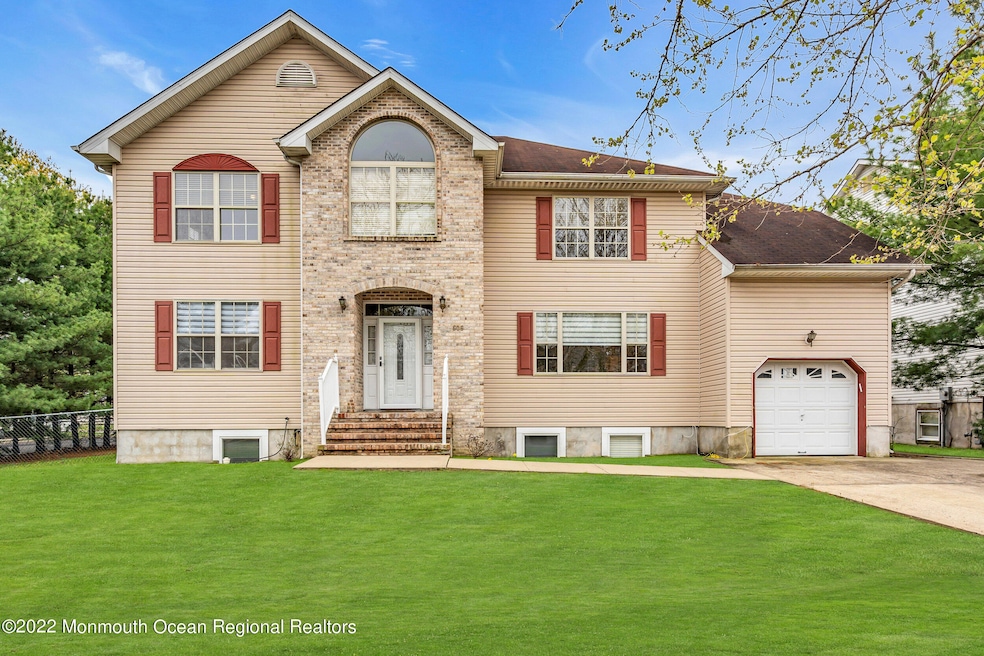 606 W Kennedy Blvd, Lakewood, NJ 08701 - photo 1